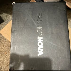 Cute black heel from fashion nova